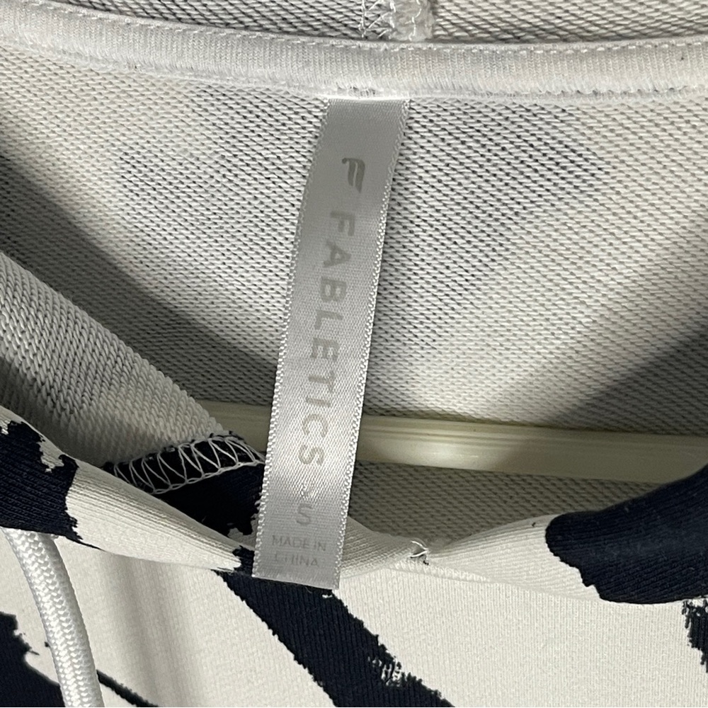 Fabletics Jasmine Size Small Side Slit Pullover H… - image 4